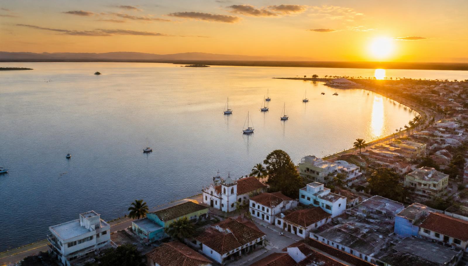 Vista aérea de São Pedro da Aldeia ao pôr do sol